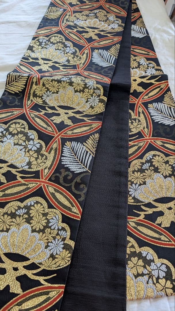 【超美品•現代柄】赤・黒・金 バラ模様の 振袖＆袋帯のセット♪162cm