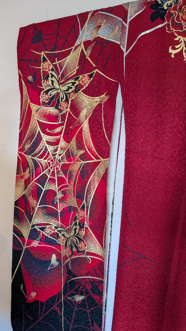 【超美品•現代柄】赤・黒・金 バラ模様の 振袖＆袋帯のセット♪162cm