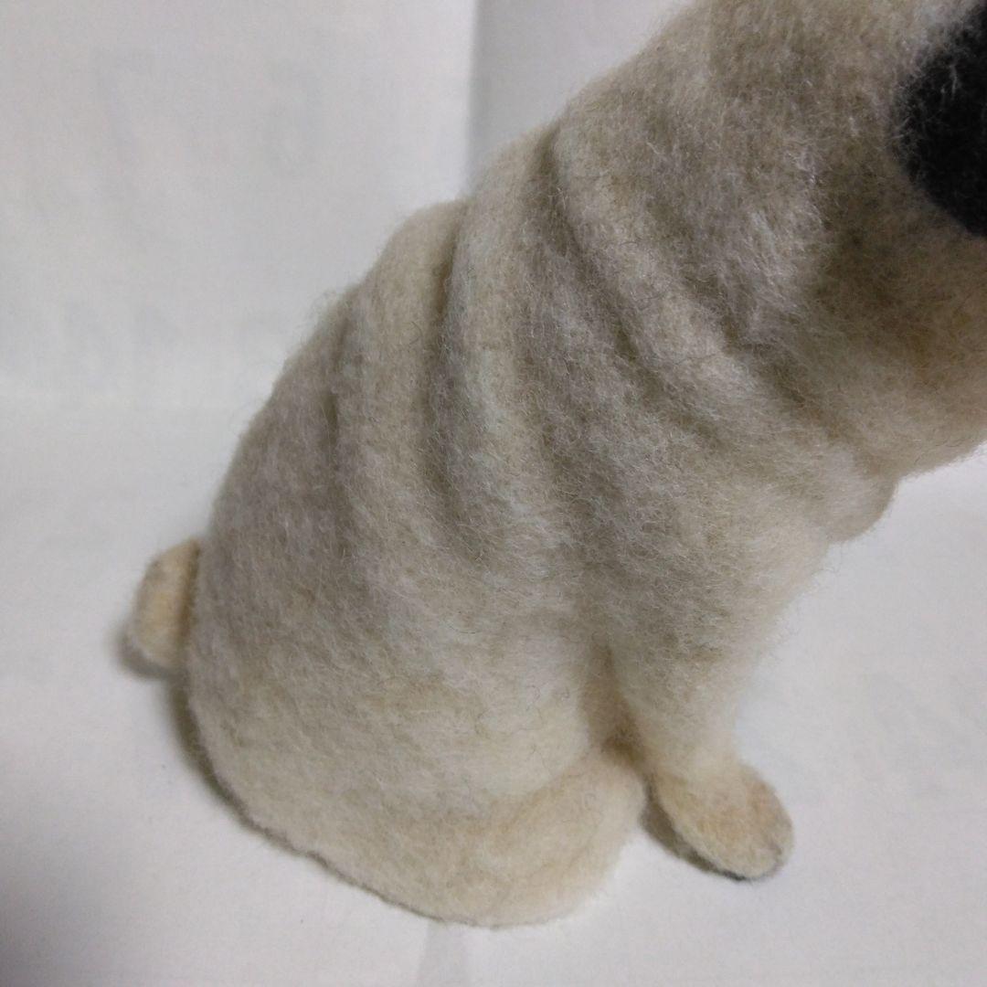 羊毛フェルト　ハンドメイド　パグ　お座りポーズ　困った顔