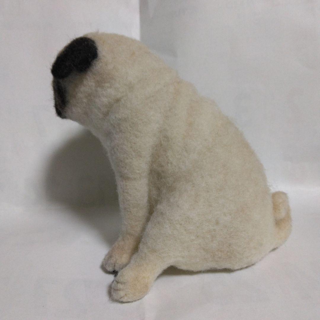 羊毛フェルト　ハンドメイド　パグ　お座りポーズ　困った顔
