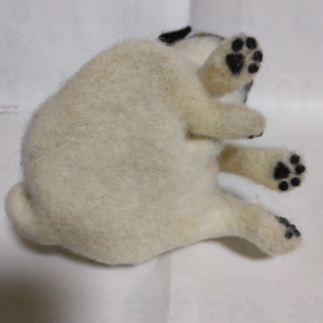羊毛フェルト　ハンドメイド　パグ　お座りポーズ　困った顔