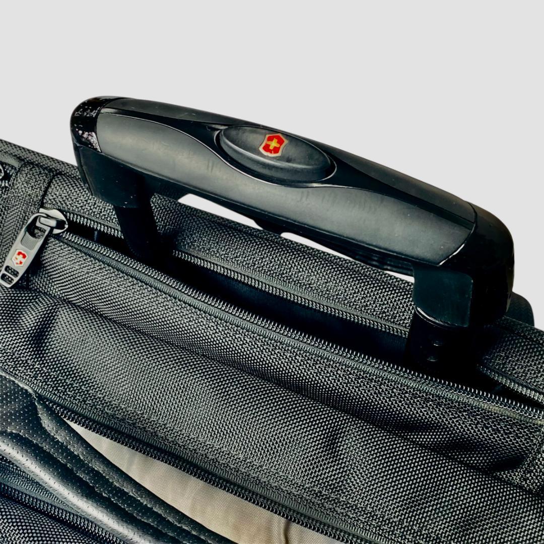 未使用級*　VICTORINOX　キャリーケース　機内持込可！　３層　３WAY