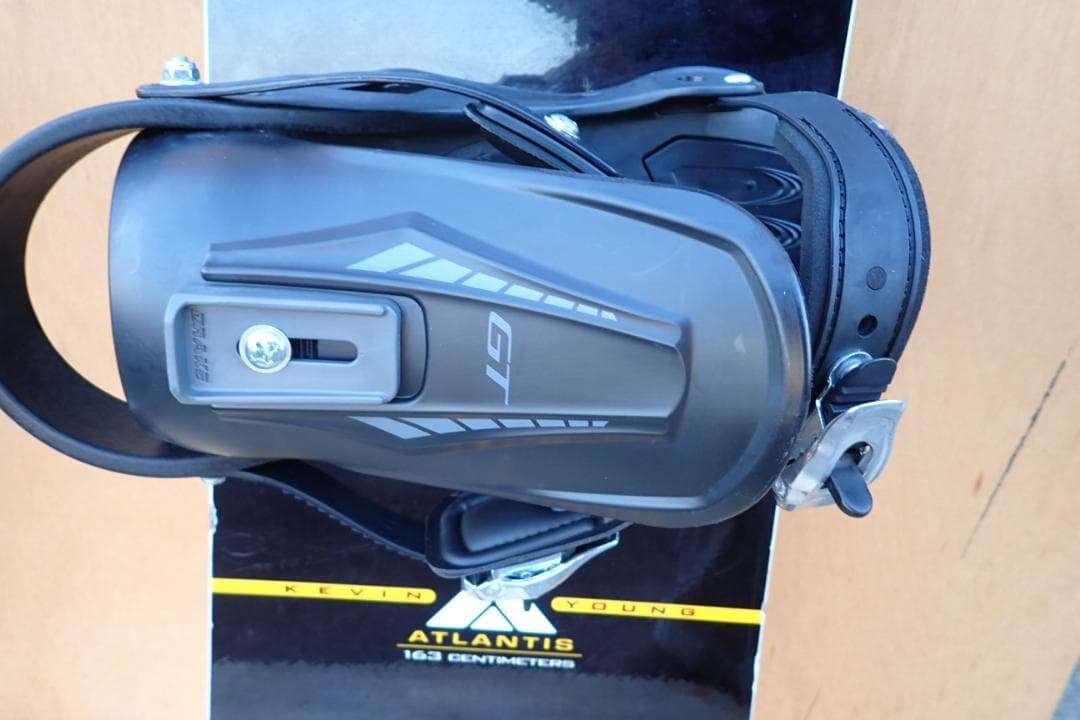 ATLANTIS スノーボード 黒色 バインディング付き