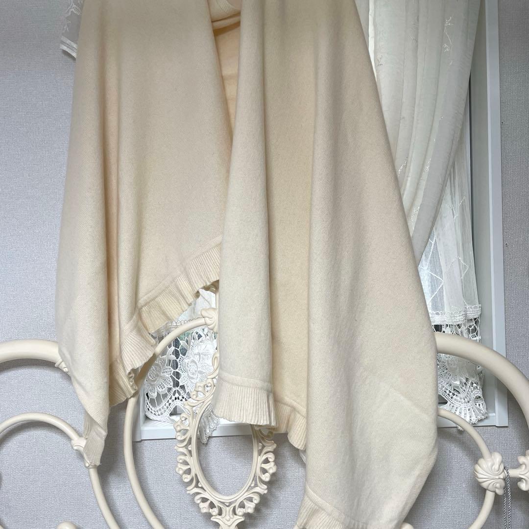 ♡フォクシーフリルストールカシミア100%♡エクリュ肌寒い日に♡本日のみ価格