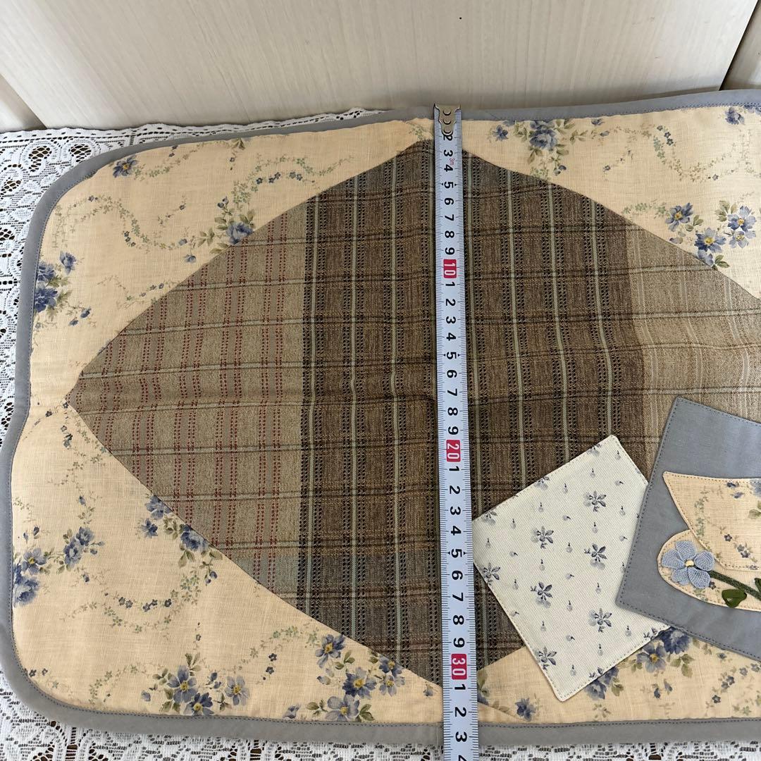 マニー　コラージュエプロン&ランチョンマット＆カトラリーケース