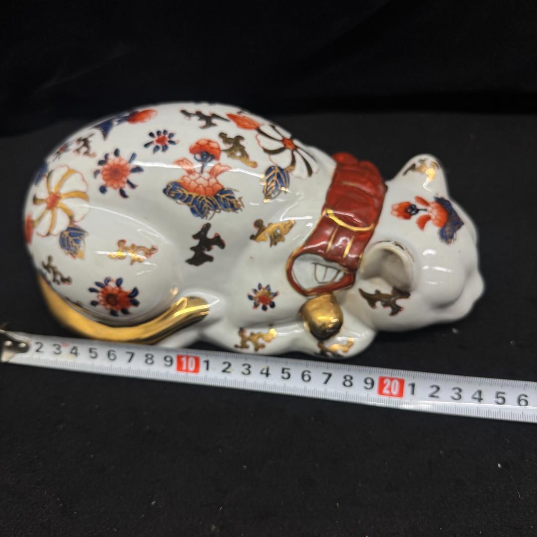 古伊万里 染錦 眠り猫 金彩色絵 猫 置物 招き猫 縁起物 24cm