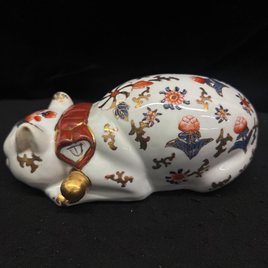 古伊万里 染錦 眠り猫 金彩色絵 猫 置物 招き猫 縁起物 24cm