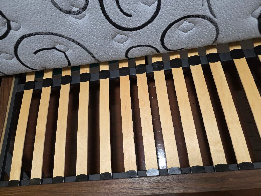 無印良品ベッドフレーム　セミダブル　(送料込み)