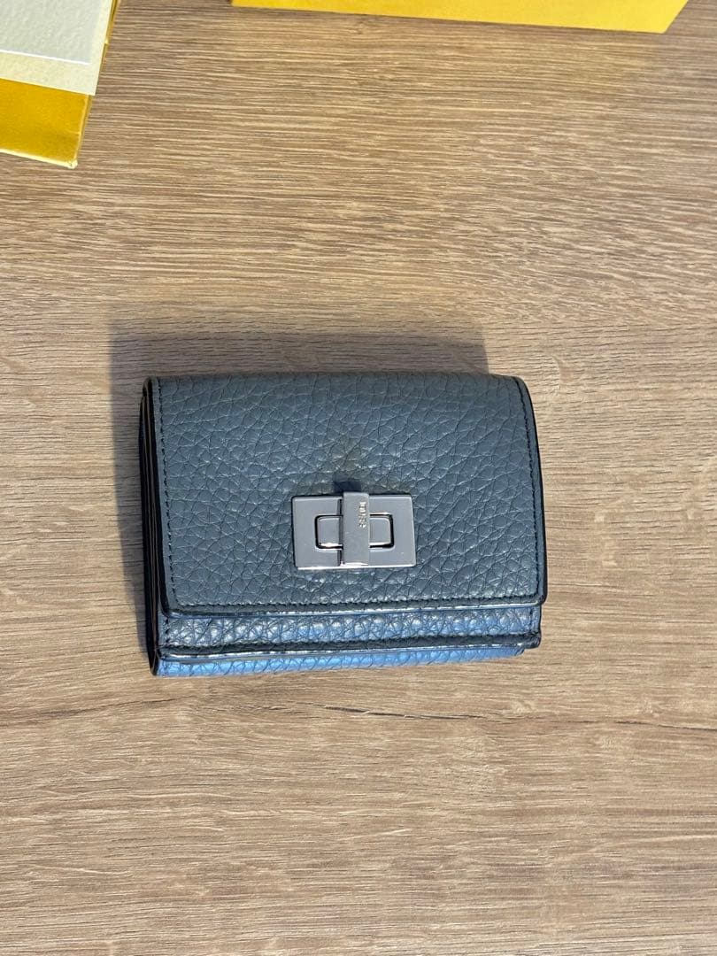 FENDI 三つ折り財布 ピーカブー　ブルー