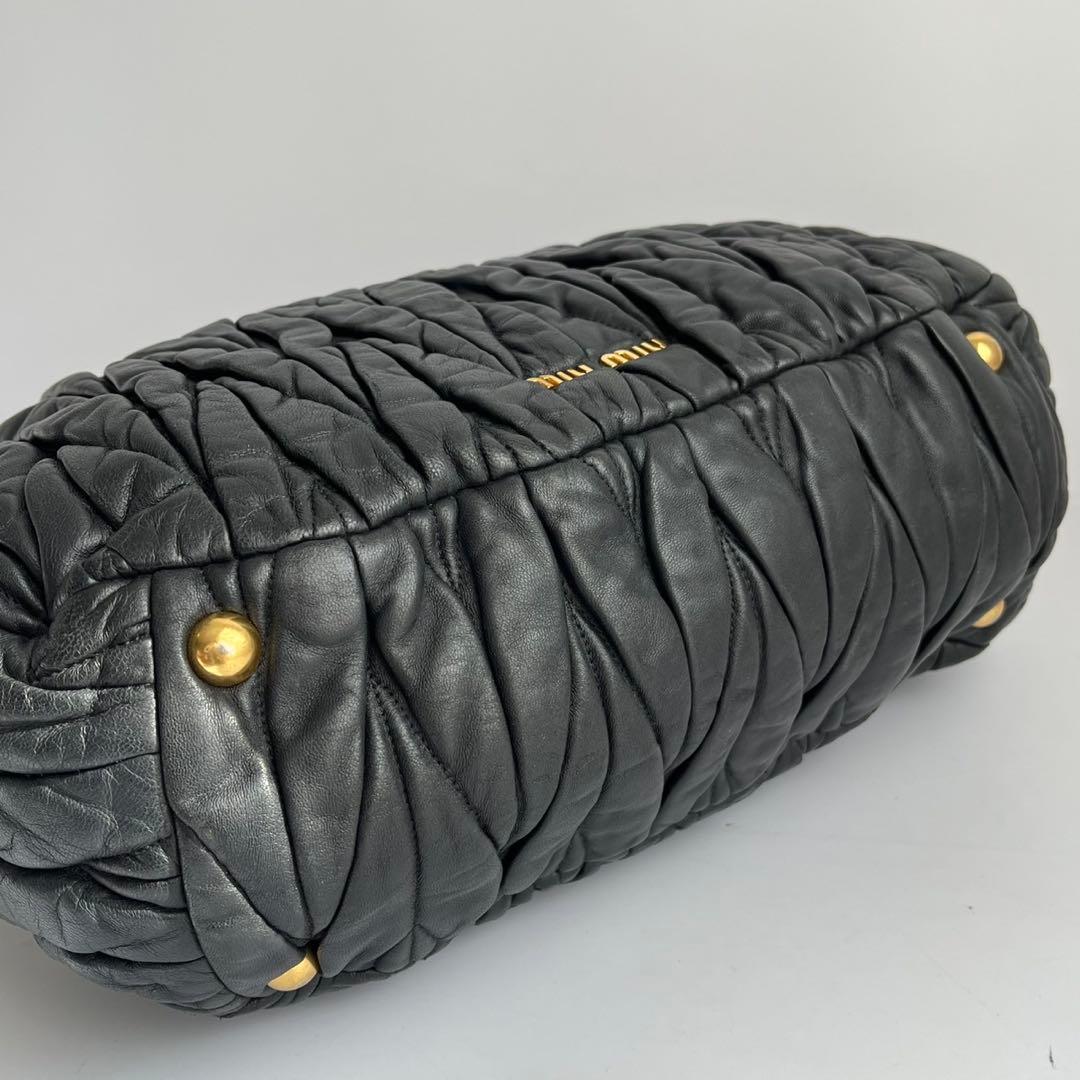 ✨極美品✨　MIUMIU マテラッセル　トートバッグ　レザー　黒　ターンロック