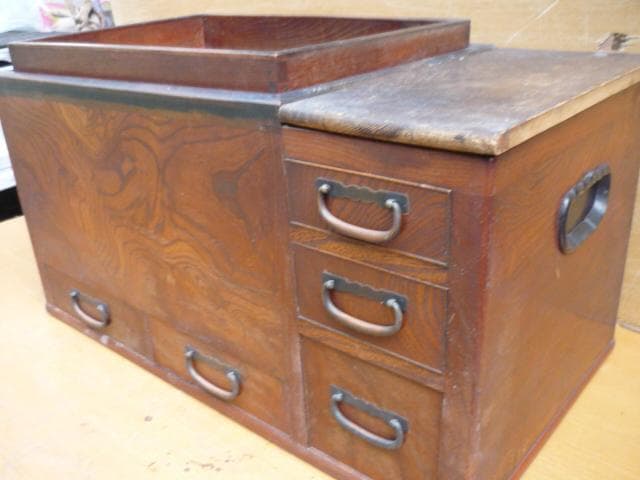 長火鉢（関東火鉢）ケヤキ材　火箸・十能（灰ならし）・猫板付き