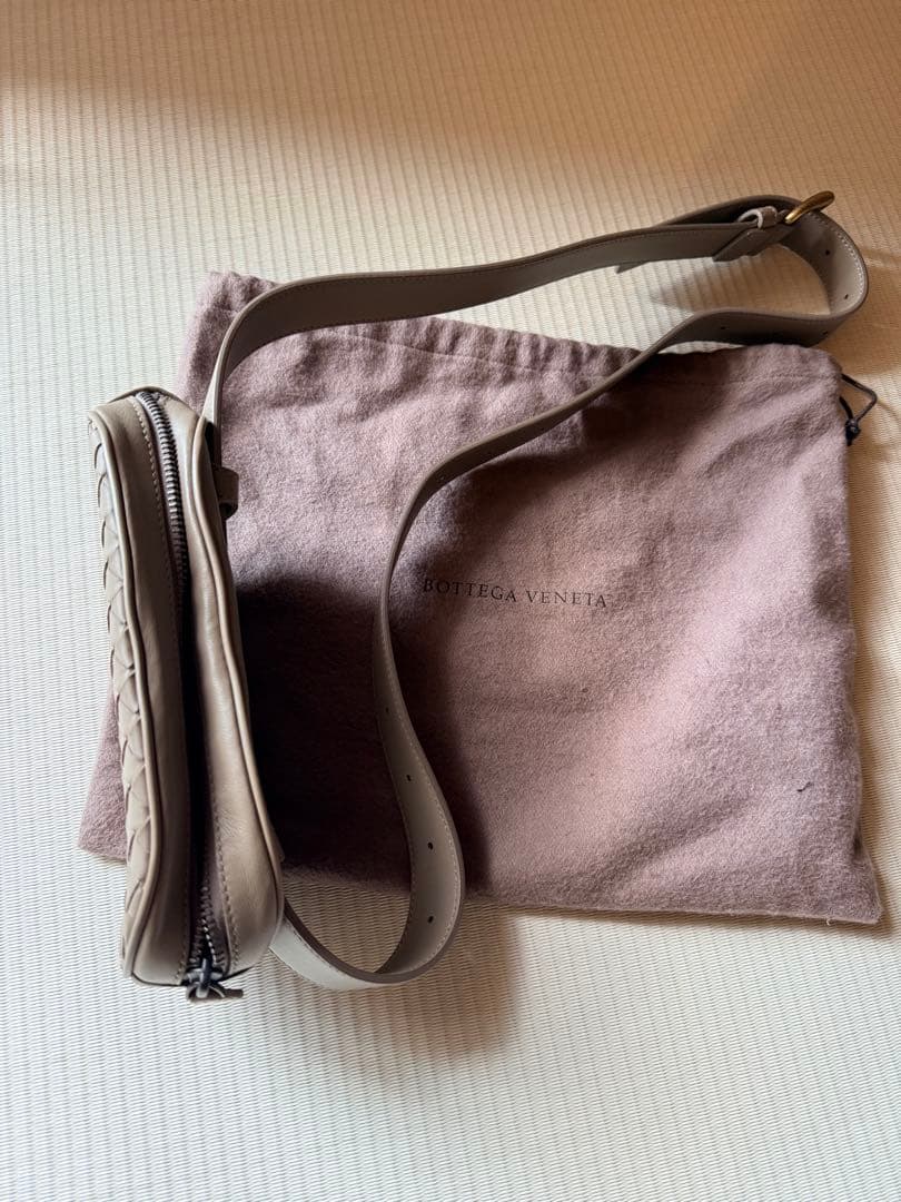 Bottega Veneta 編み込みデザイン ポーチ