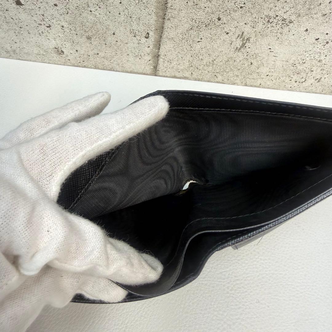 げ*ん様 PRADA ブラック サフィアーノレザー 二つ折り財布 シンプル
