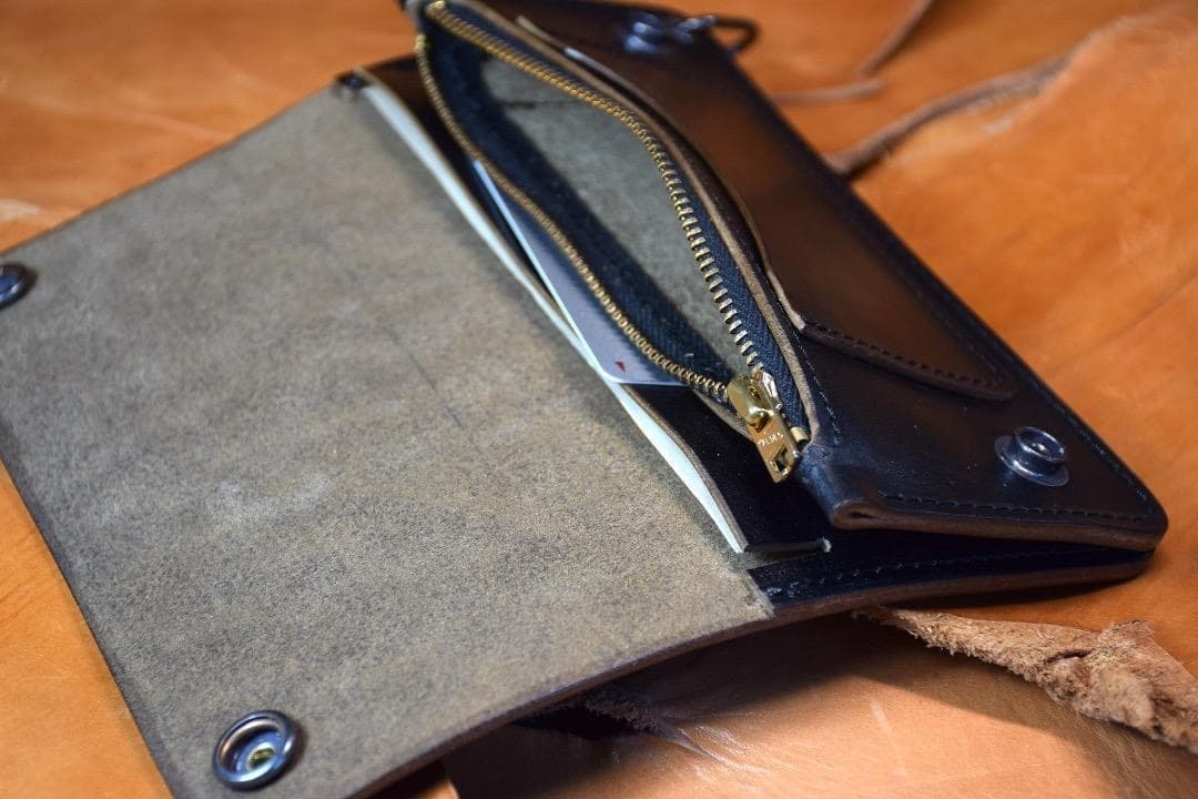 【MARYAM社 ホースバット】　トラッカーウォレット Scovill　黒　茶芯