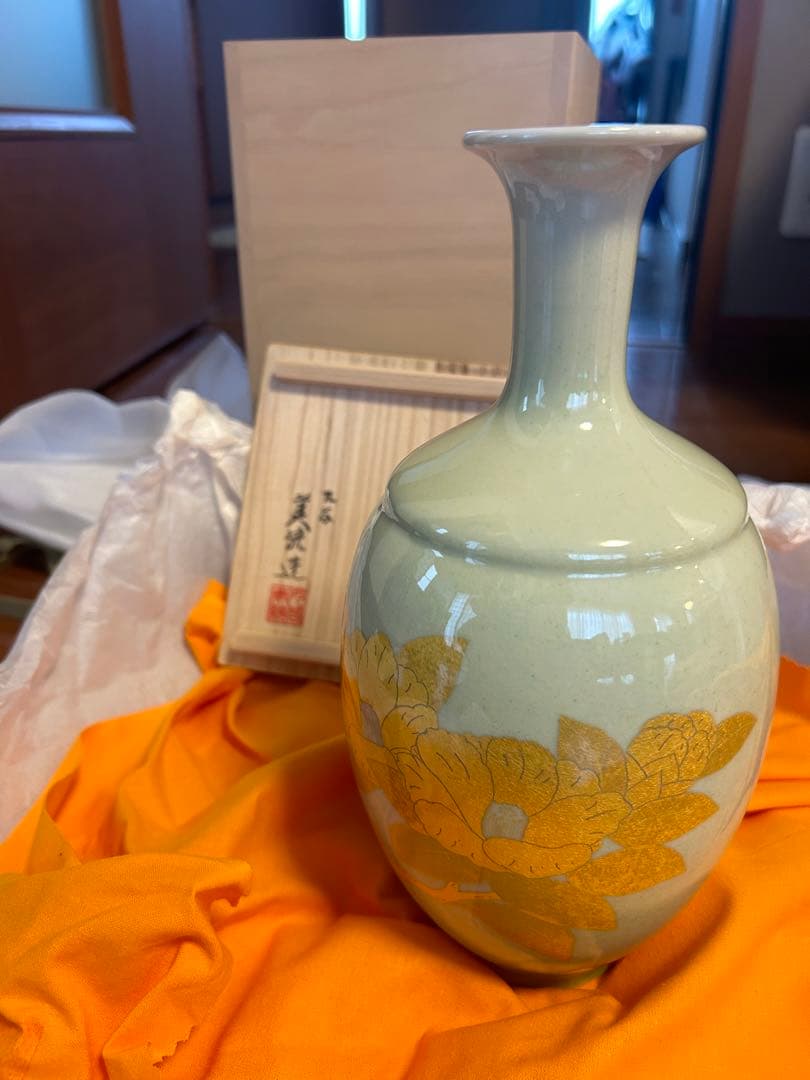 人間国宝 彩椿文 吉田美統作・8号花瓶釉裏金