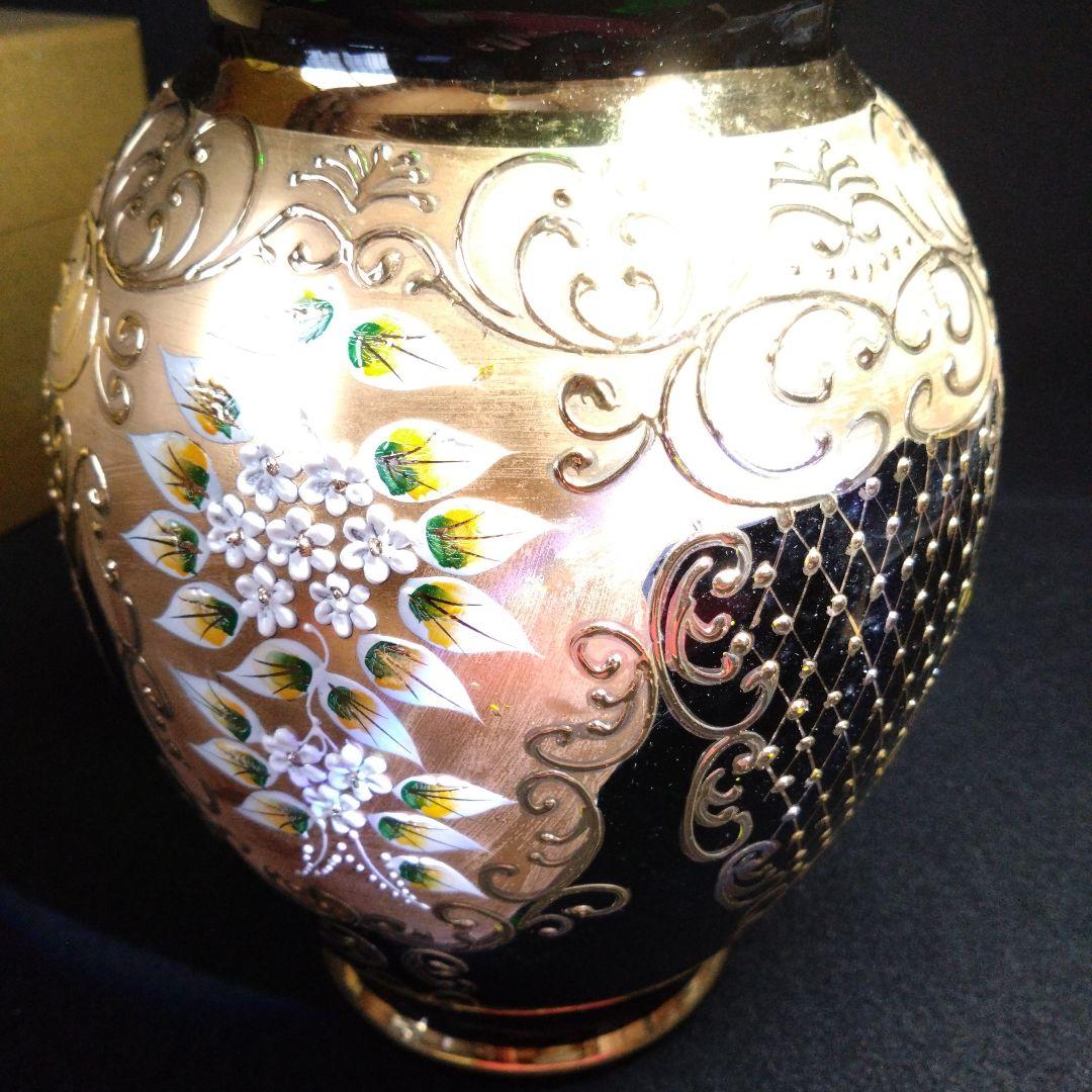 【ヴェネツィアグラス】フラワーベース　グリーンガラスにゴールド　白い花の盛り絵付