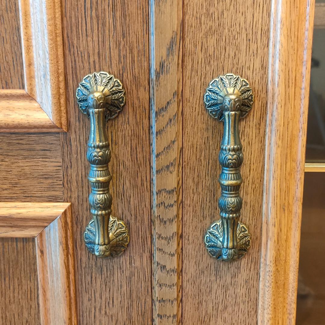 起立木工　アンティークキャビネット　ブルボーズレッグ　引出し2杯