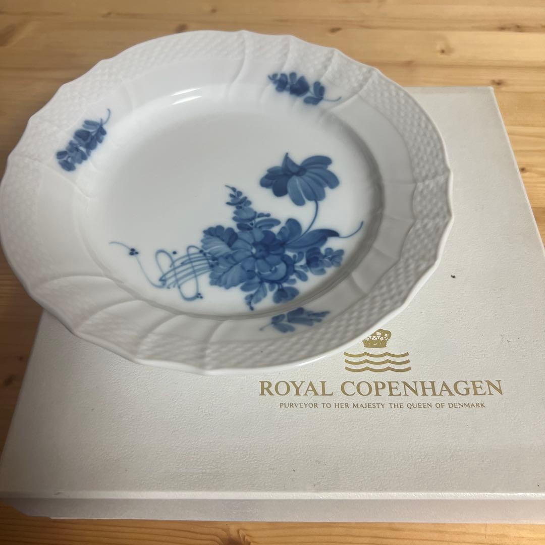 ロイヤルコペンハーゲン　  花柄皿 631