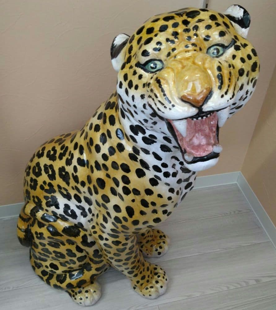チーター　ピューマ　陶器置物