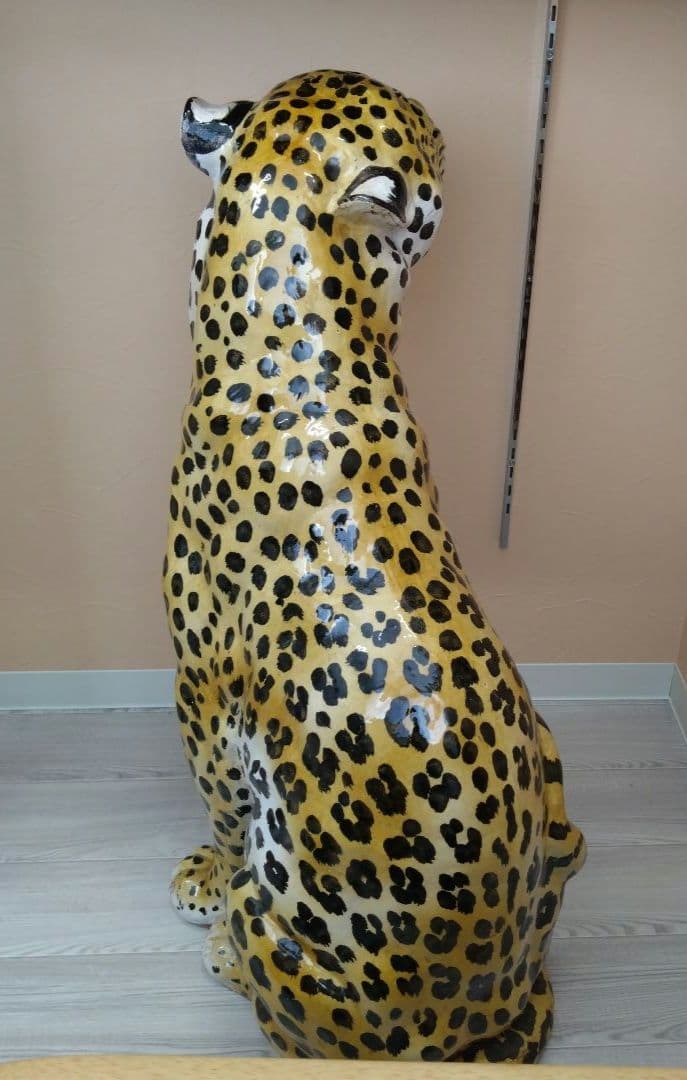 チーター　ピューマ　陶器置物