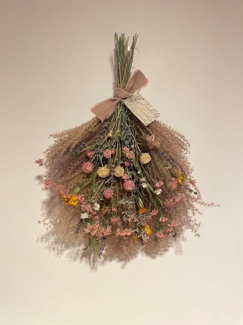 ピンクのススキと小花　ドライフラワースワッグ　スワッグ　ドライフラワー