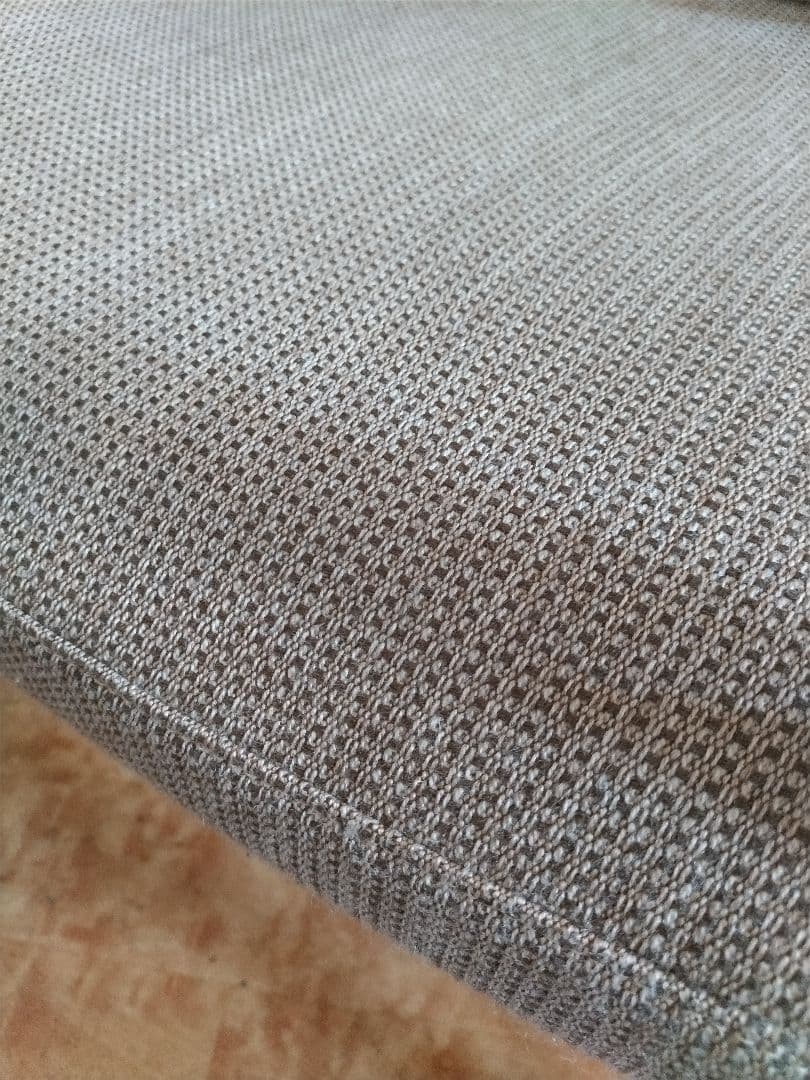 カリモクKarimoku家具・肘付食堂椅子