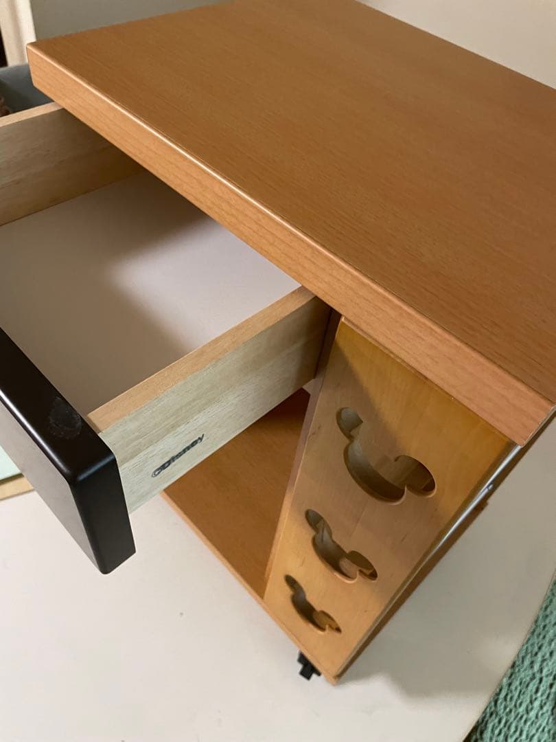 ミッキーシルエットのサイドテーブル