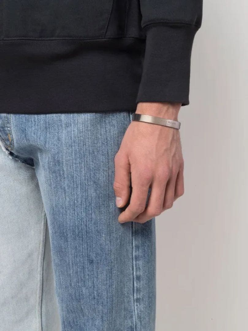 Maison Margielaロゴシルバーバングル SM1UY0052