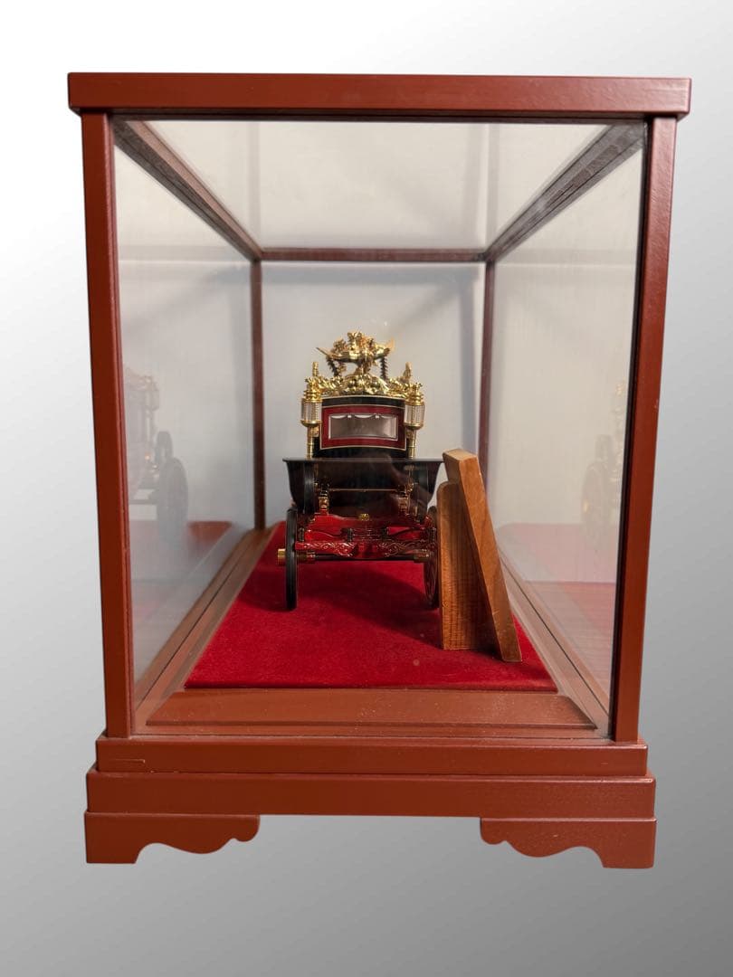 #天皇陛下の御料馬車 御料儀装車一号 模型 ガラスケース付き