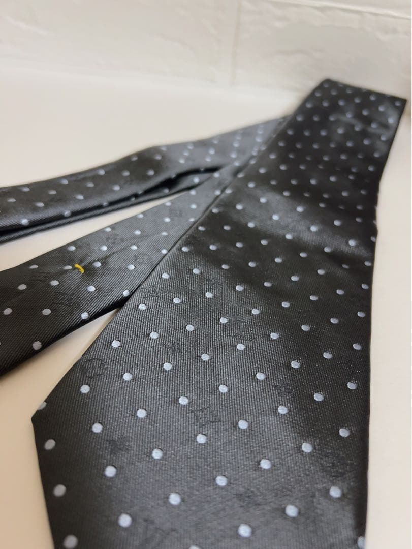 ルイヴィトン　LOUIS VUITTON ネクタイ　光沢感　ドット　グレー