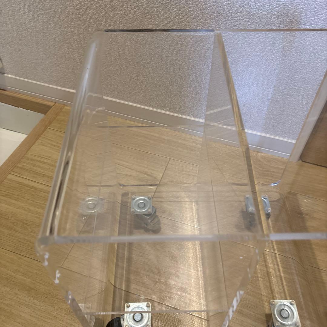 アクリル　サイドテーブル