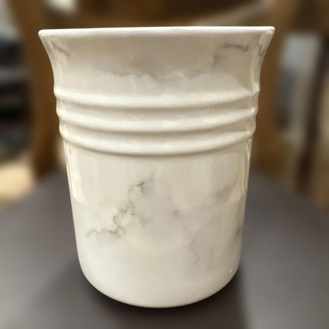 超美品！ルクルーゼ★ カトラリー立て　大理石風ホワイト１５×１２cm