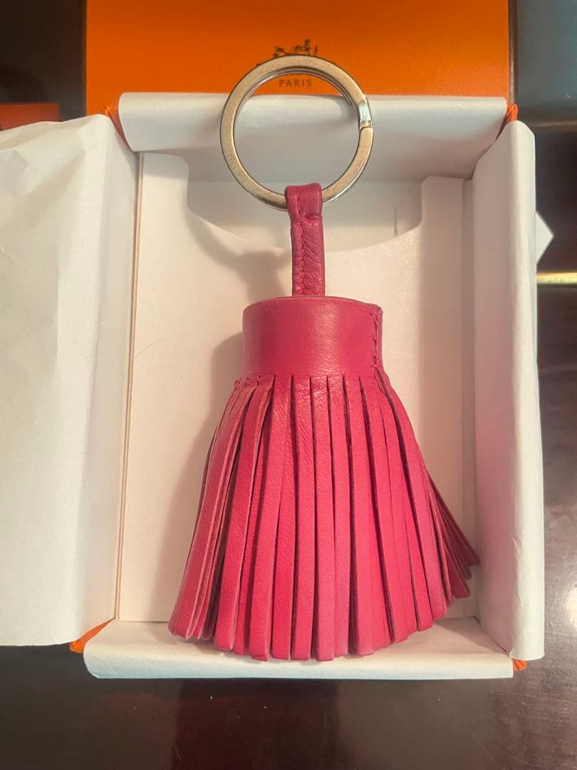 ako　HERMES カルメンバッグチャームピンク レザー キーホルダー