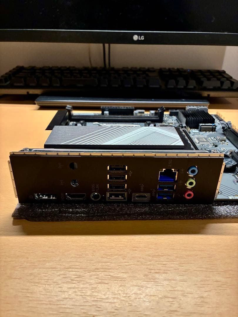 AMD Ryzen 5 7500F、B650M-HDV/M.2 セット