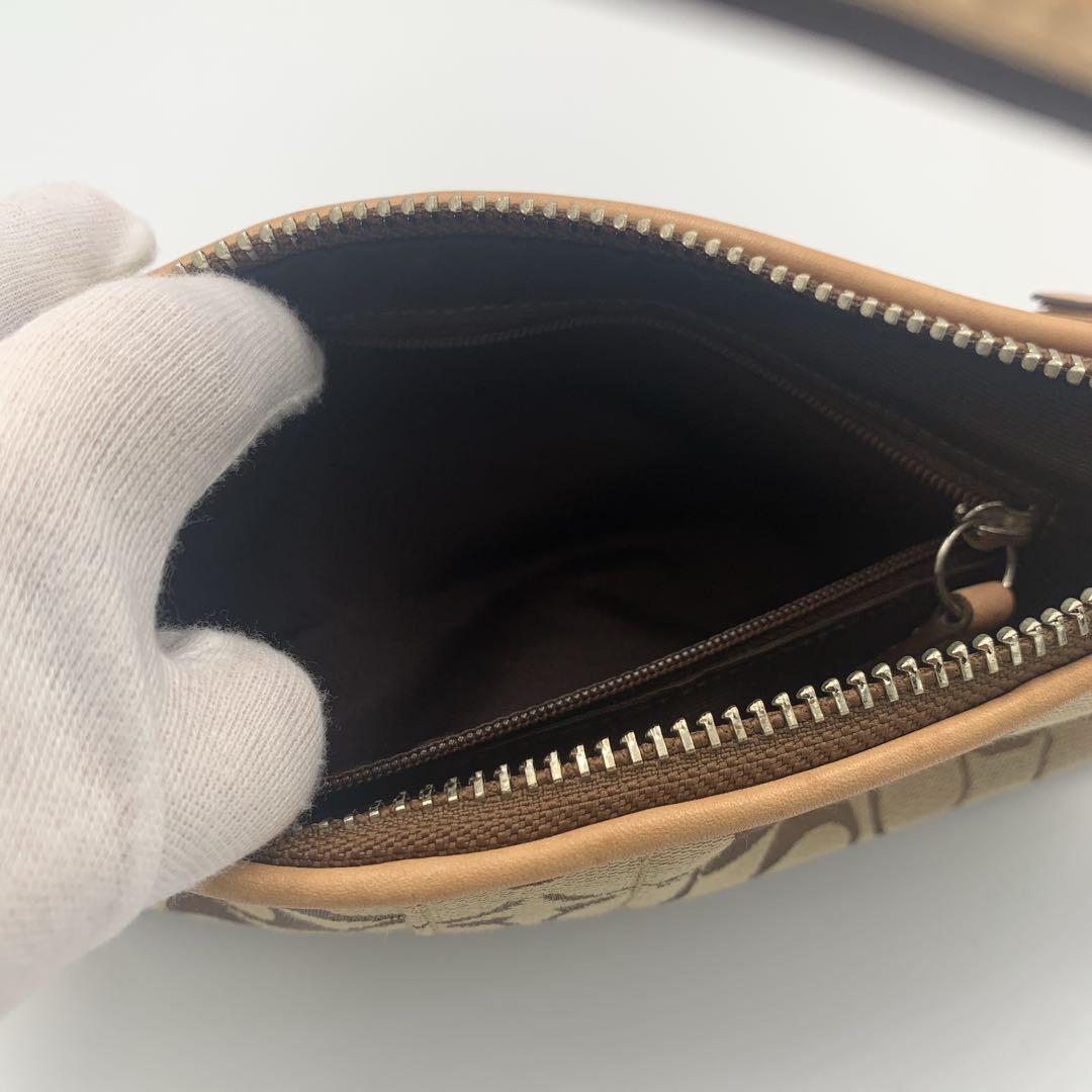 COACH コーチ　アクセサリーポーチ　ワンショルダー　シグネチャー　ベージュ