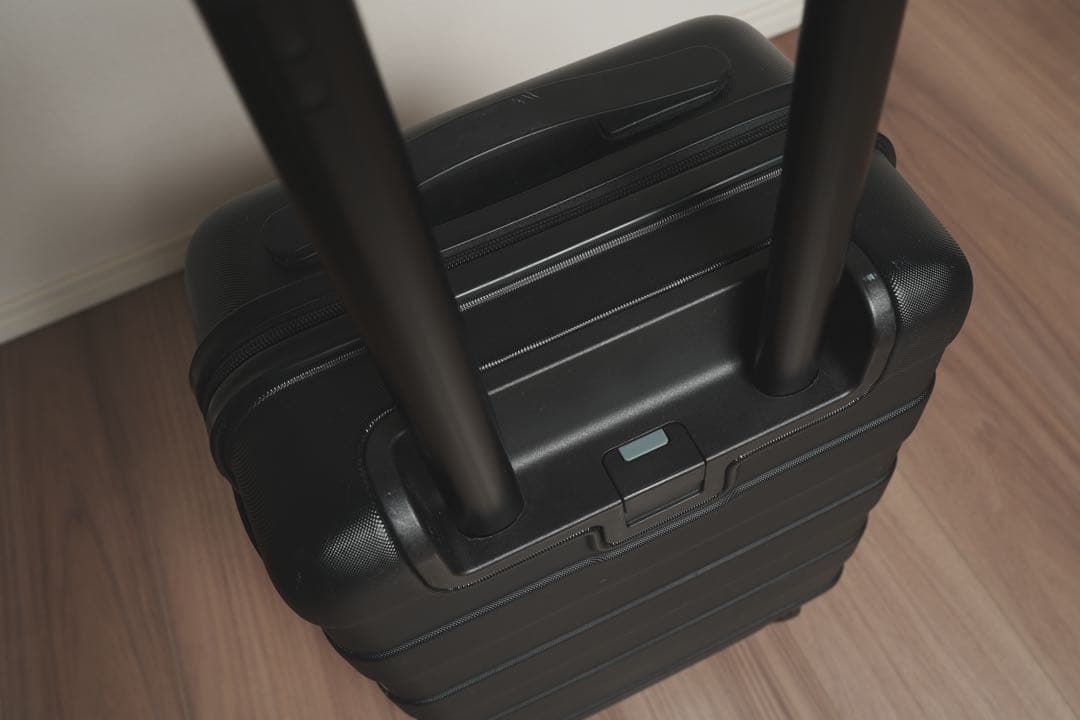 無印良品 バーを自由に調整できるハードキャリーケース 20L TSAロック付き