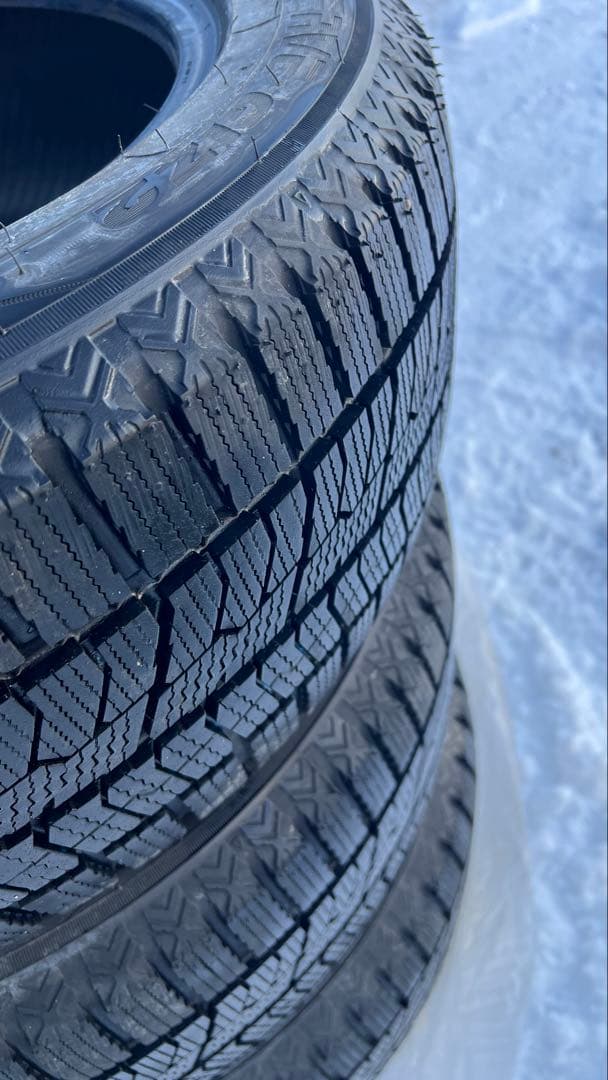 2025年製　スタッドレスタイヤ(2本/4本中)①