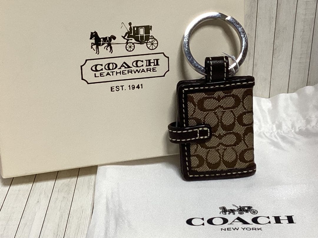 未使用美品コーチCOACH レザー キーリング付き写真入れ手帳型本物