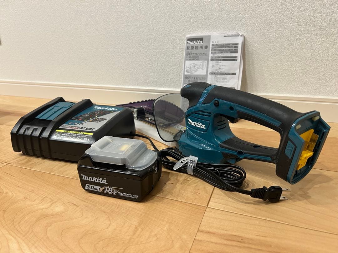 Makita 260mm充電式ミニ生垣バリカン MUH267DRF 18V