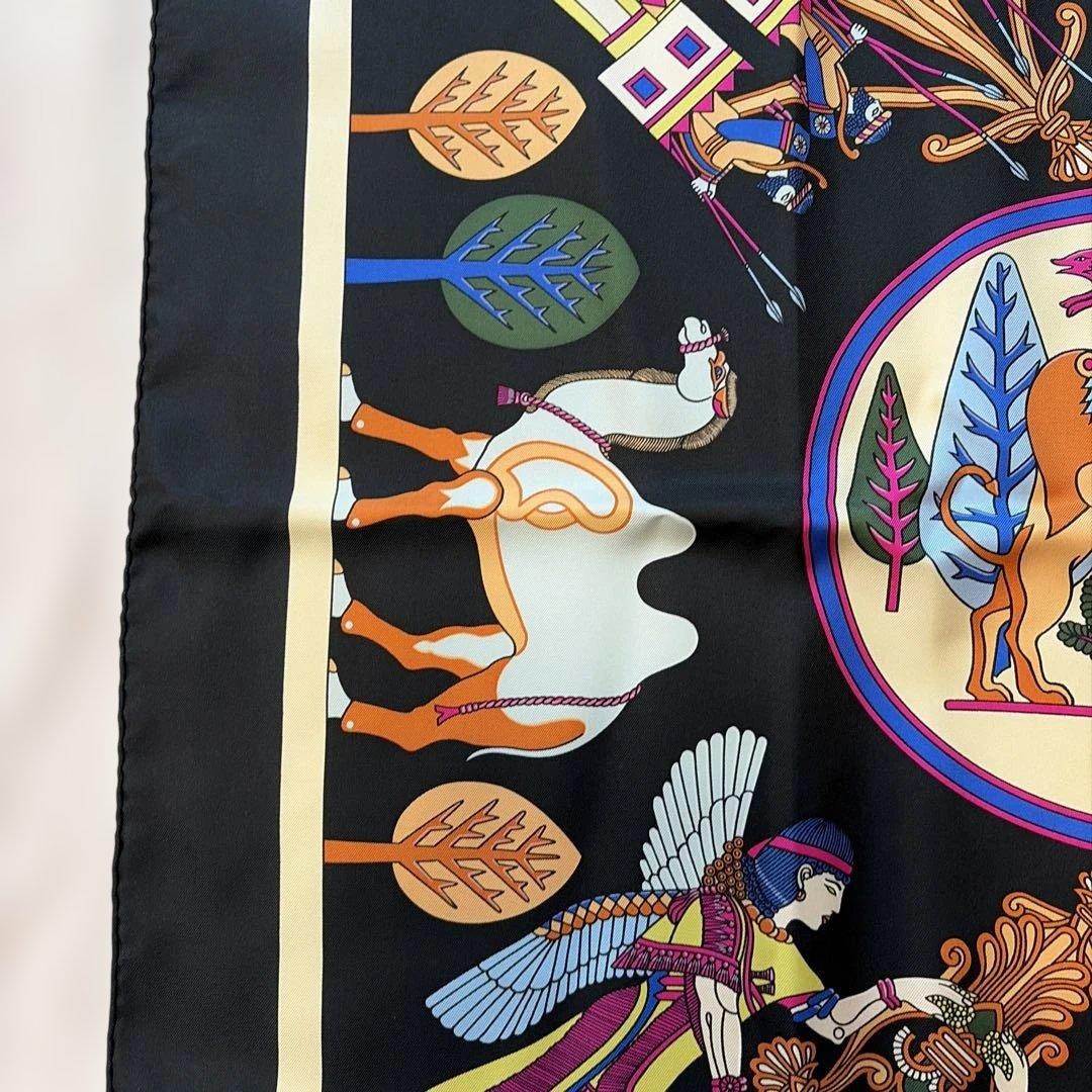 HERMÈS シルク アート柄 スカーフ 90cm カレ
