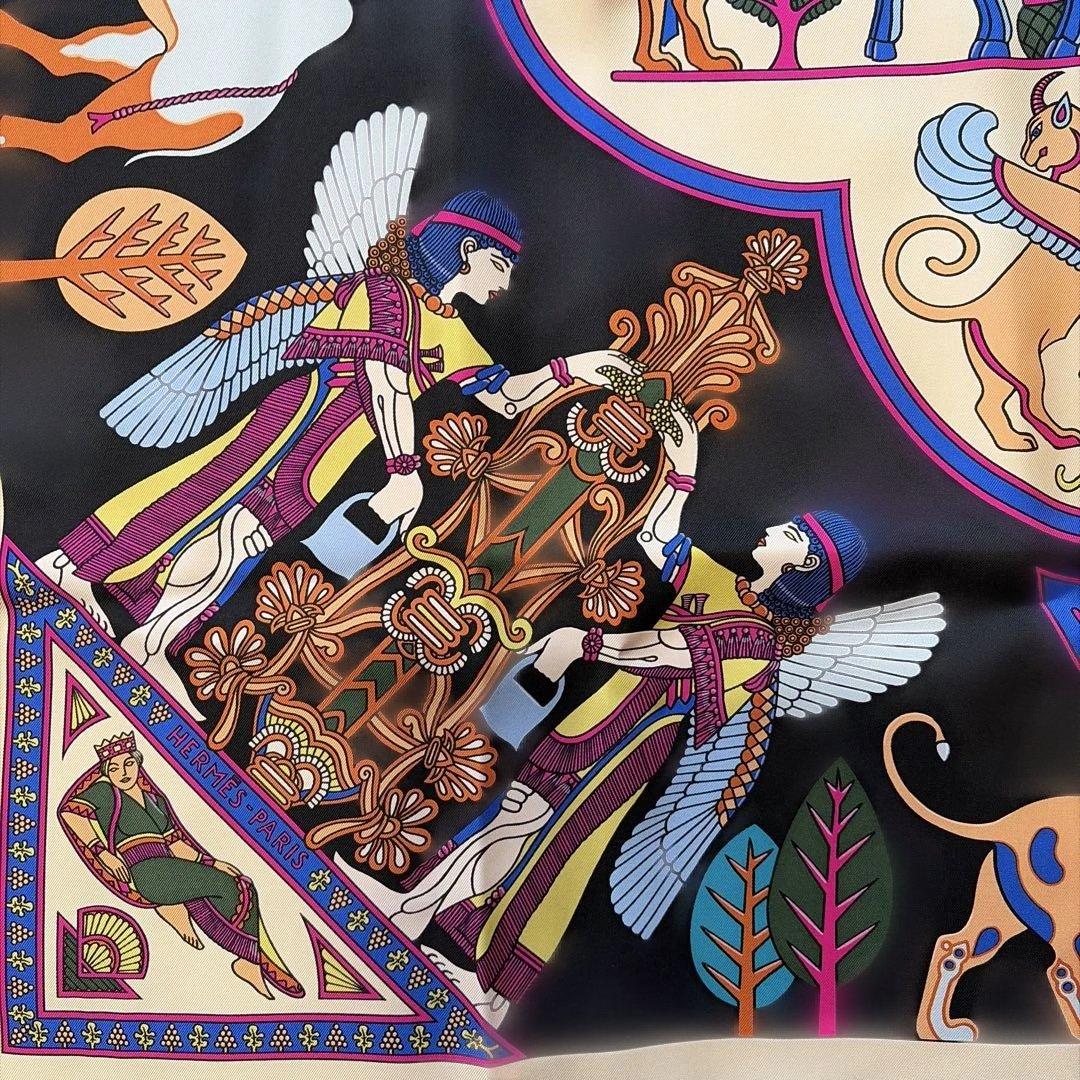 HERMÈS シルク アート柄 スカーフ 90cm カレ