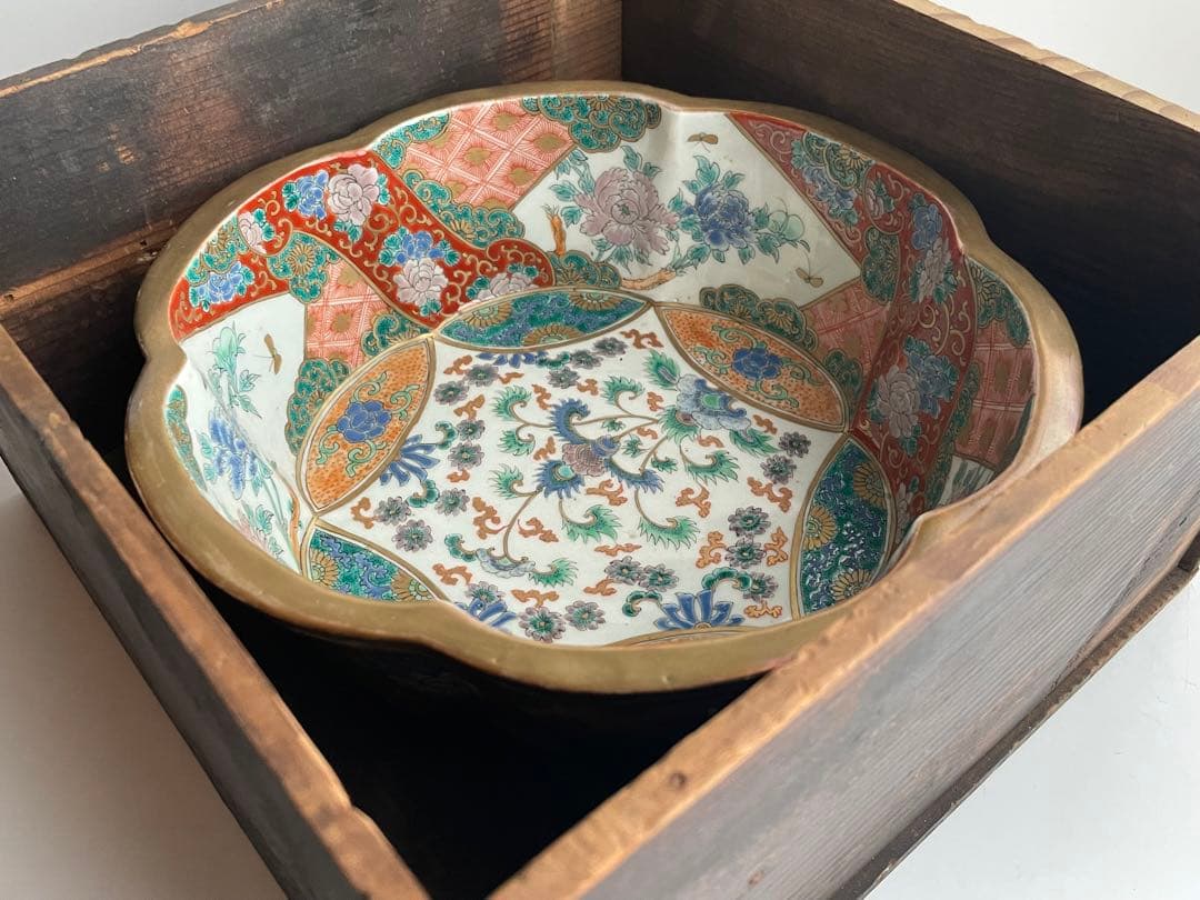 骨董　アンティーク　古伊万里　金襴手　色絵　芙蓉　蝶々　輪花縁　鉢　深鉢　菓子鉢