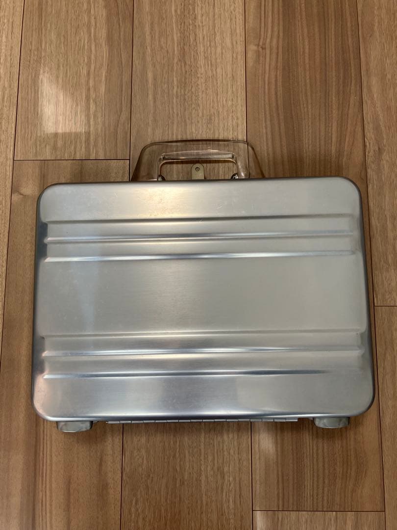 ゼロハリバートン　Ａ４サイズ アルミケース