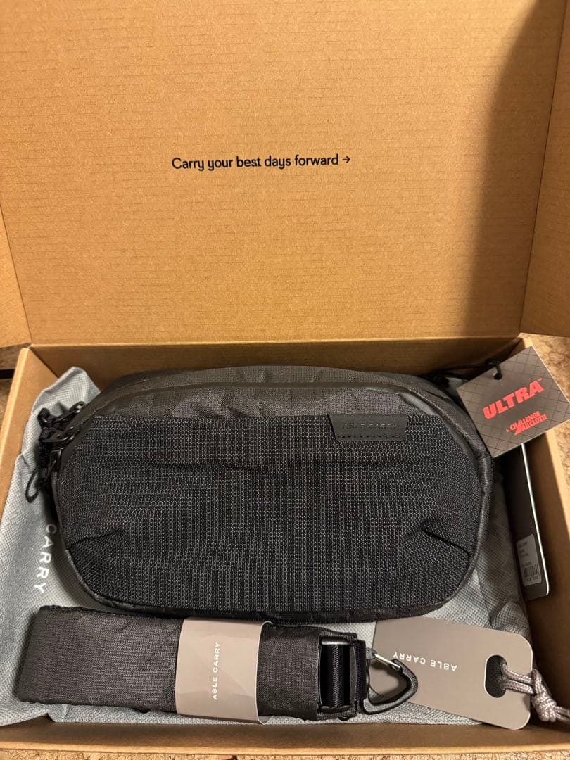 バッグ ABLE CARRY Core Sling Ultra Black