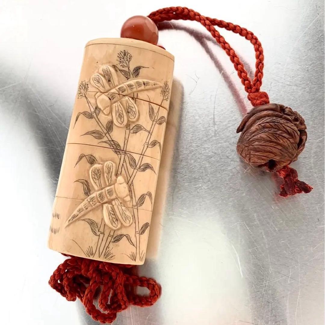 印籠　蜻蛉の浮き彫り文様 アンティーク　工芸品