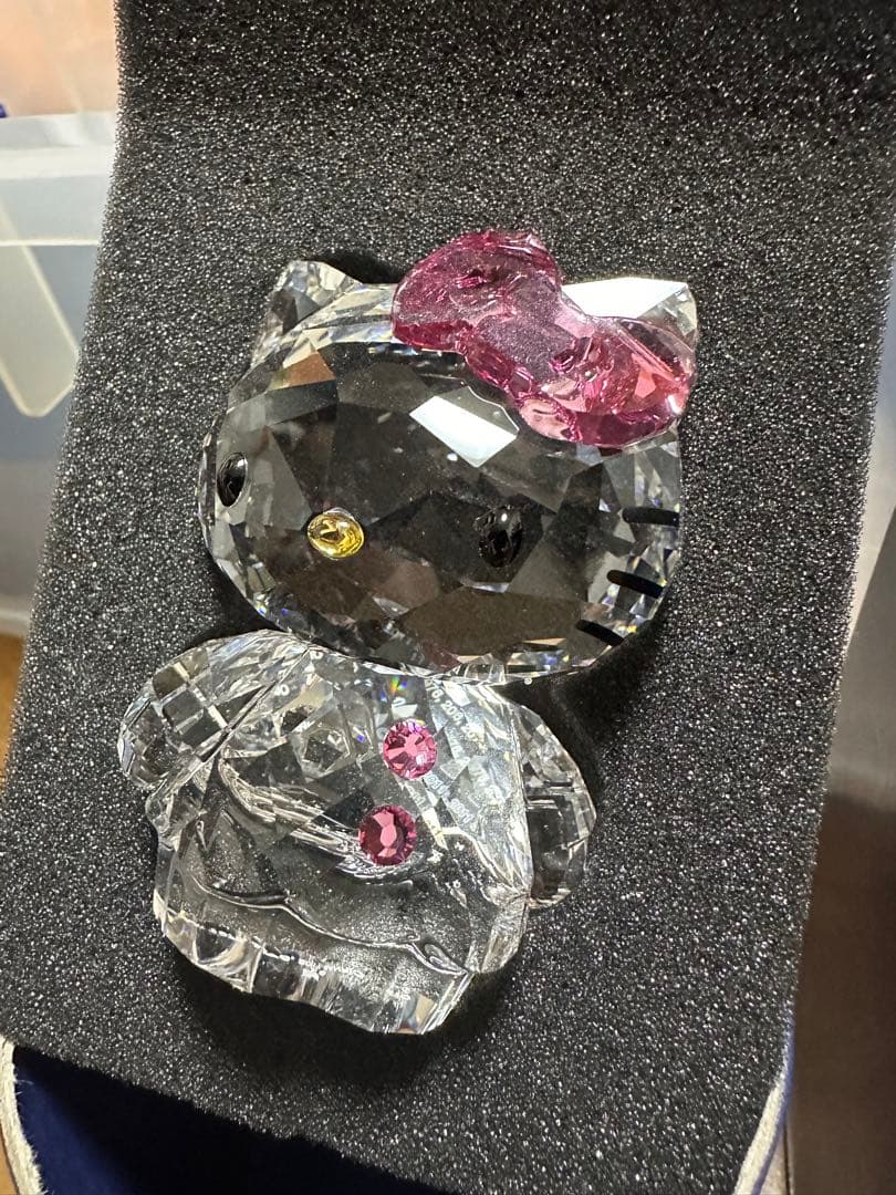Swarovski(スワロフスキー)ハローキティ　ピンクリボン