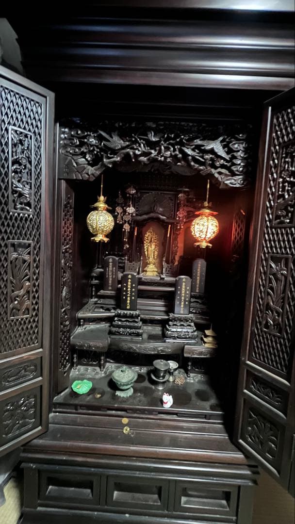 伝統的な日本仏壇です