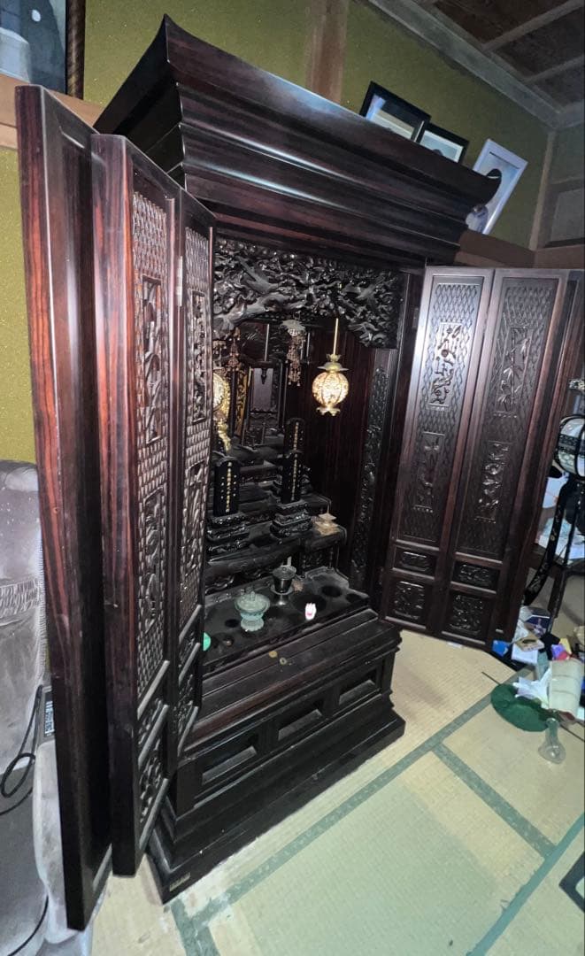 伝統的な日本仏壇です