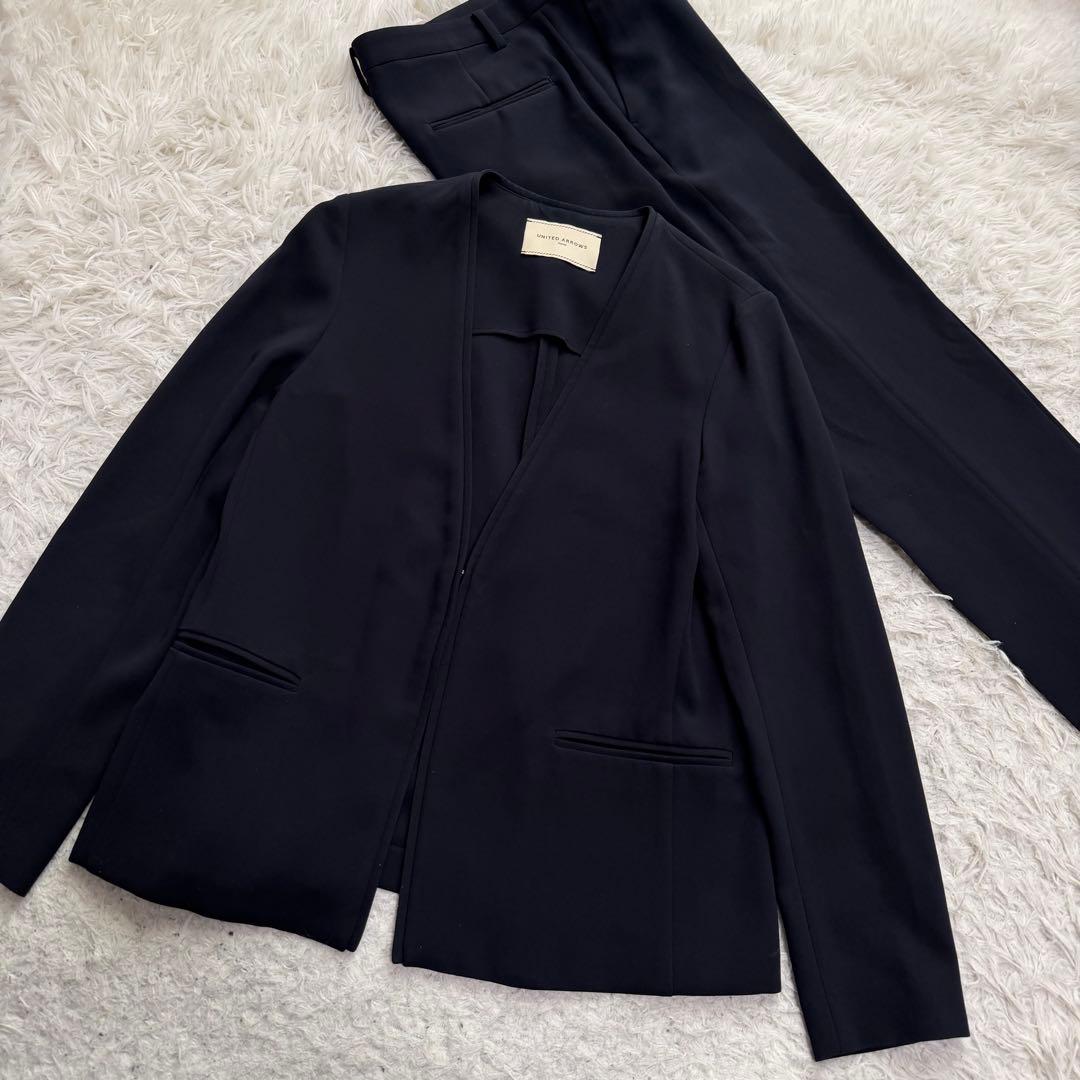 近年美品　ユナイテッドアローズ　パンツスーツ　ノーカラー　トリアセテート　黒