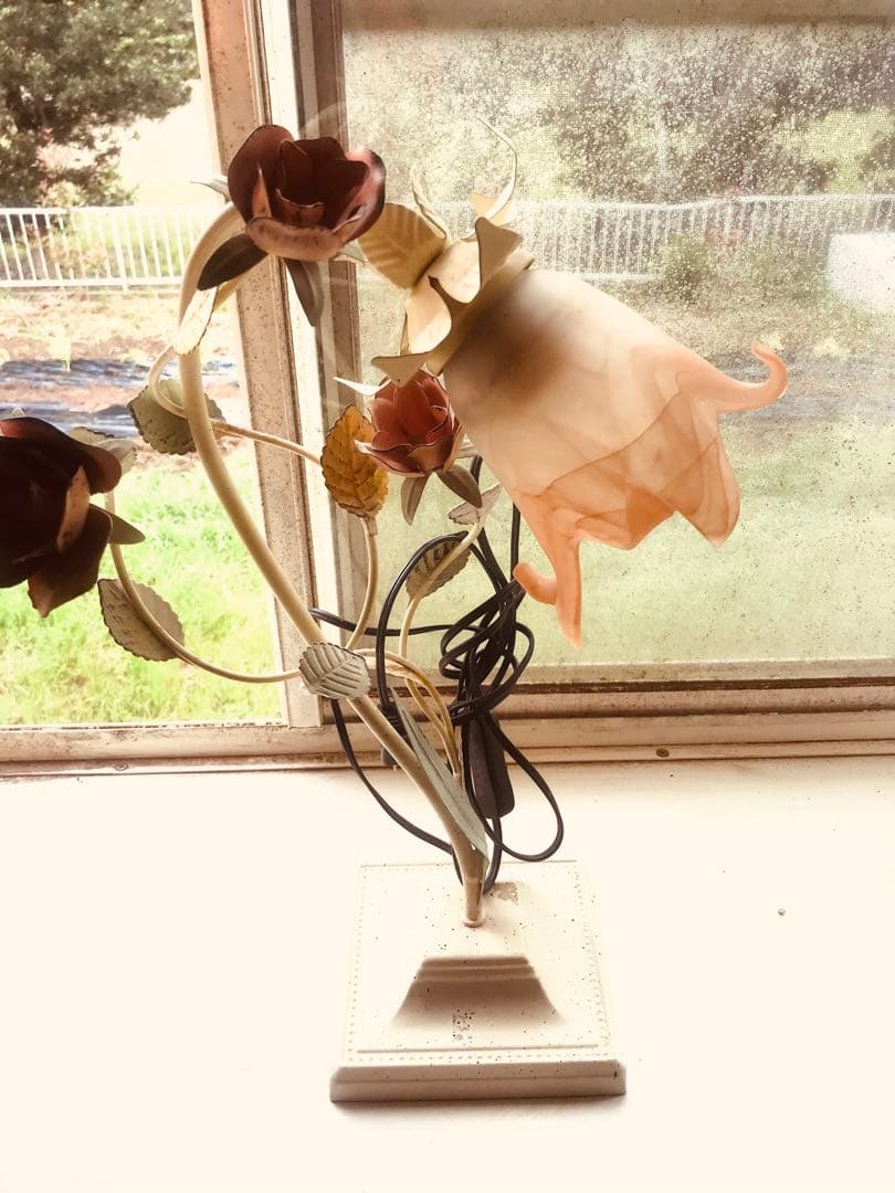 花モチーフ ランプシェード二つあります。まとめて購入はお幅値下げします。